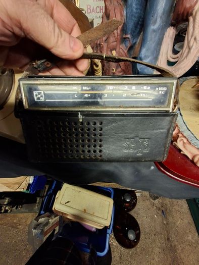 Antique valve radio's PRICE IS FOR 1 ONLY