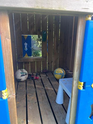 garden playhouse /slide