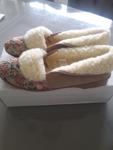 Ladies slippers