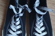 A Pair of Canvas Trainers Size UK 5 - Read Carefully - E