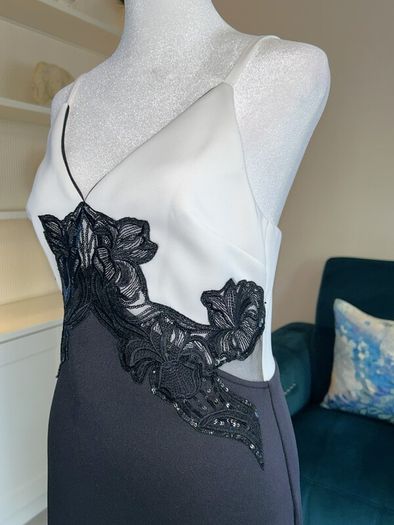 Brand New Stunning Ladies Black & White Dress from Lipsy Size UK 10 / EU 38