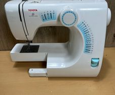 TOYOTA SE14 RS2000 Electrical Foot Pedal Operated Sewing Machine - Incomplete