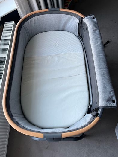 Maxi-Cosi Iora Air Bedside Crib - Beyond Graphite