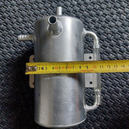 Oil catch tank
