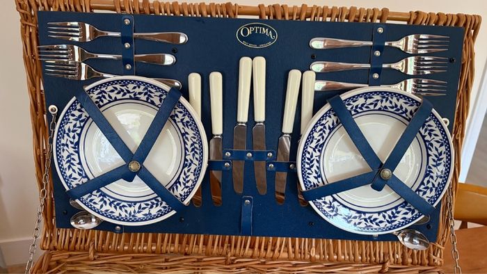 Vintage Wicker  Picnic Basket with 6 person setting