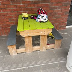 Kids Sand pit and picnic bench