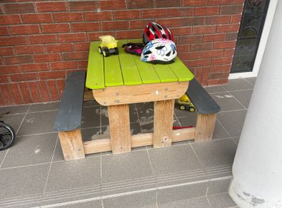 Kids Sand pit and picnic bench