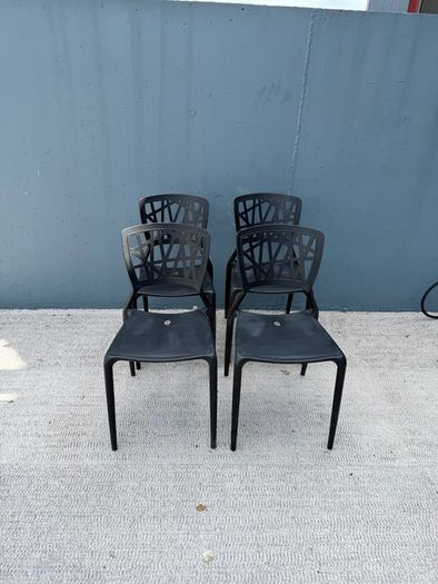 Set of 4 Black Modern Plastic Dining/ Stacking Chairs