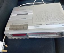 Vintage philips D7528 radio /tape /clock radio.