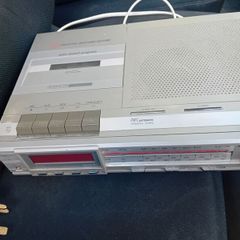 Vintage philips D7528 radio /tape /clock radio.