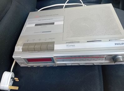 Vintage philips D7528 radio /tape /clock radio.