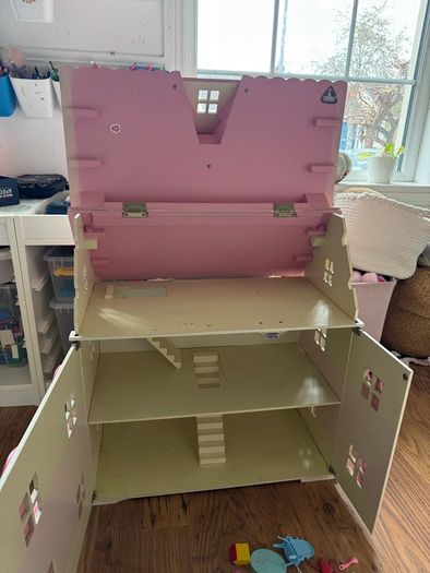 girl's doll house