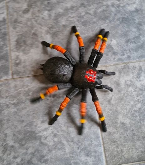Toy tarantula