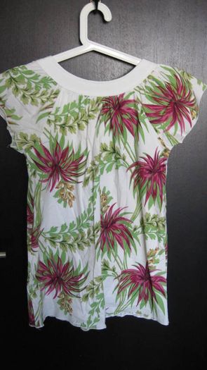 ladies tropical palm tree white top with green + pink floral design  small 8 -10