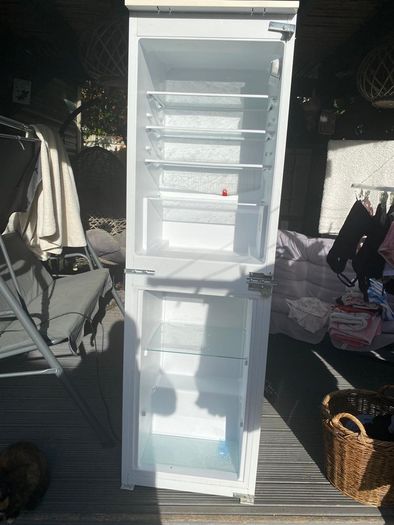 intergrated fridge freezer