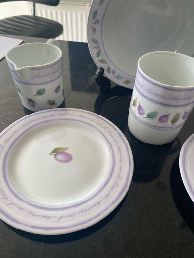 Six piece matching set off M&S berties and leaves breakfast set