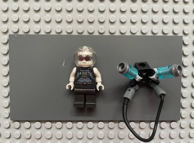 lego super heroes sh0587 Mr. Freeze minifigure, Pearl Dark Gray, Neck Bracket