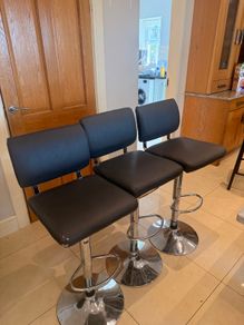 3 Kitchen stools