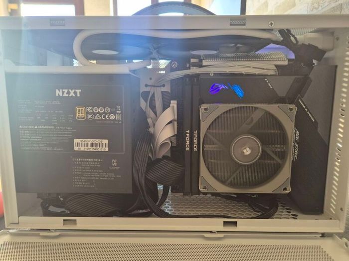 Tiny ITX gaming pc setup - RTX 3070, Intel i7, 16GB DDR4, 512GB m.2 SSD