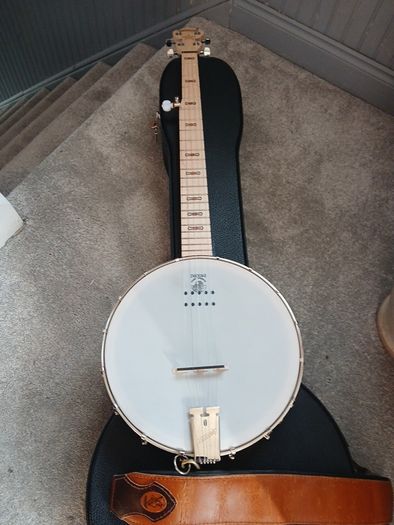 Immaculate condition Deering goodtime with Pick up  A/E 5 STRING BANJO