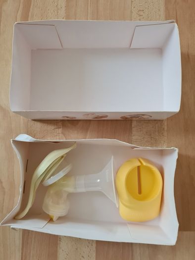 Breast feeding bundle Medela Harmony Manual breast pump, store and feed set, milk storage bags