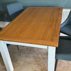 Table & Chairs (like new)