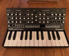 Roland SE-02 Near Mint Barely Used