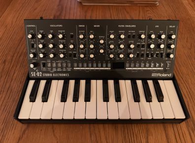 Roland SE-02 Near Mint Barely Used