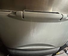 Large ice maker and crushed ice maker