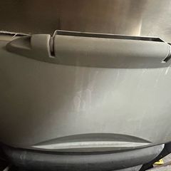 Large ice maker and crushed ice maker