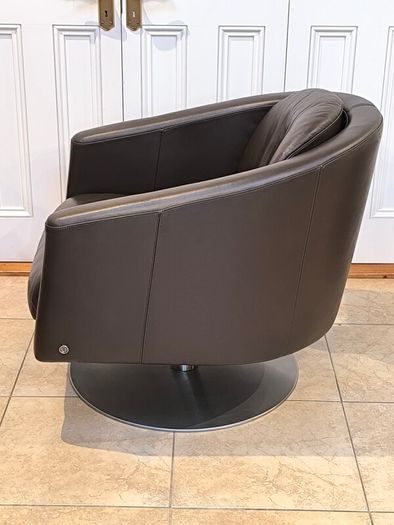Original Natuzzi Italia "Liu" Leather Swivel Armchair - Excellent Condition
