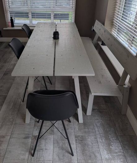 Kitchen/Dining Table and Chairs