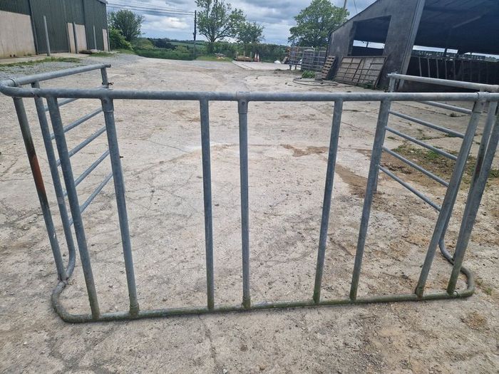 Calf creep feeder