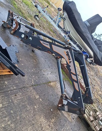 Sigma 4 Chrome front loader with mounting brackets