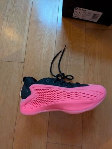 Basketball shoes
