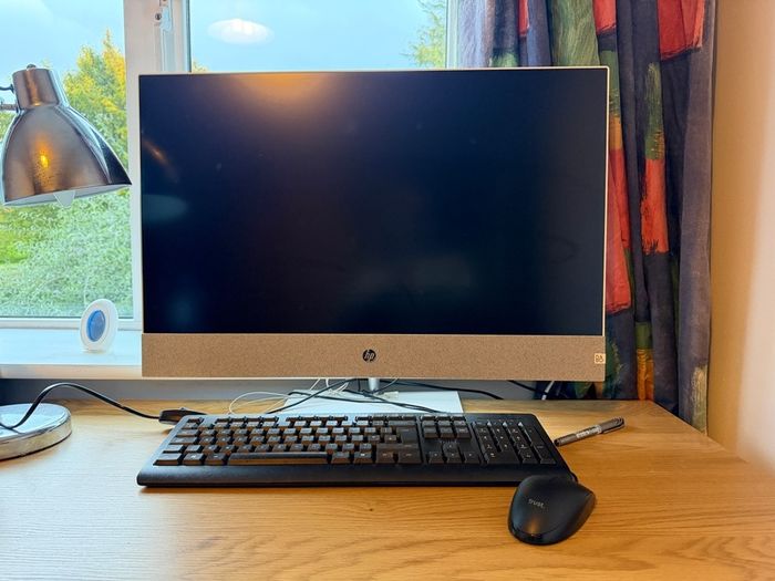 HP Pavilion 27" All-in-One PC, Intel i7 12th Gen, 16GB RAM, 1TB SSD