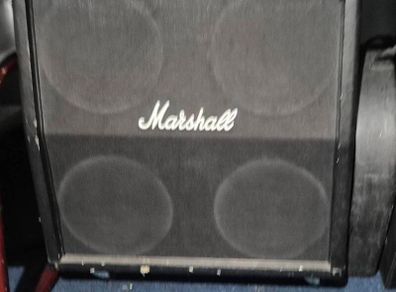 MARSHALL M412A 300W angled cabinet