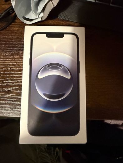 iPhone 16e