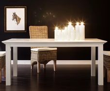 Elegant Dining table. Indonesia. Solid Mahogany. Perfect conditions.