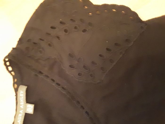 Laura Ashley Top/Sleeveless Delicate Embroidered Finish Top