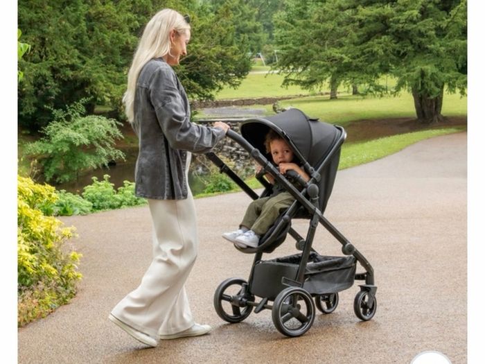 Babylo 2-in-1 Travel System with Car Seat Black