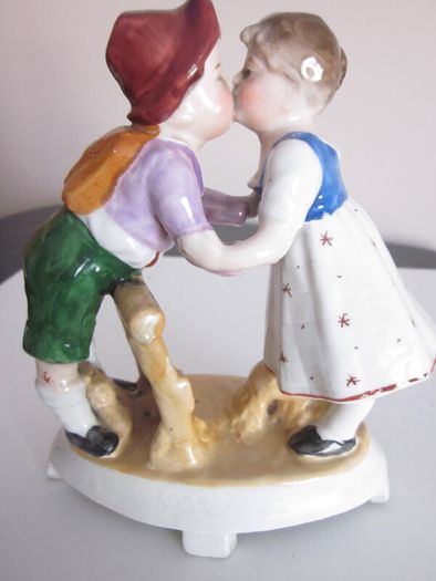 Vintage Boy/Girl First Kiss Porcelain Figure