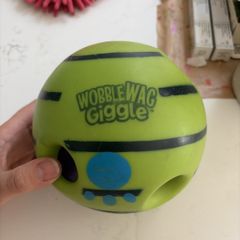 Noisy Wobble Wag