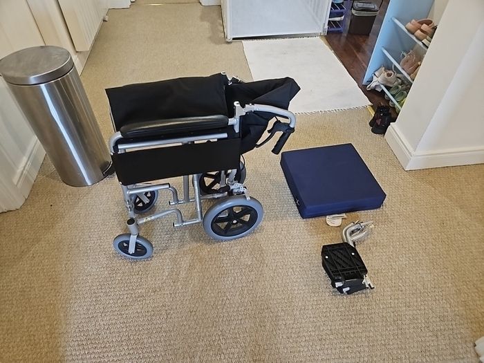 Compact lightweight wheelchair