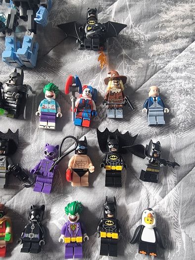 Lego Batman minifigs x 25