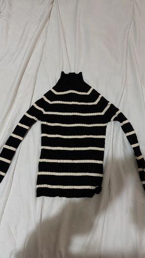 Stradivarius black & cream striped knit long sleeve
