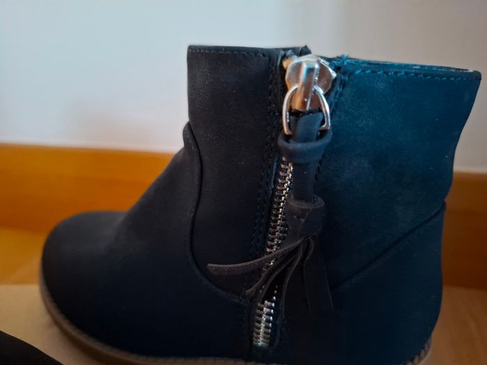 Girls fleece lined swede boots BNWOT