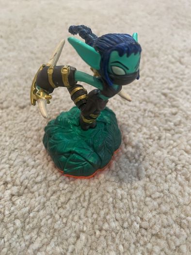 Skylanders 32 piece figures bundle