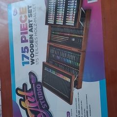 175 piece wooden art set