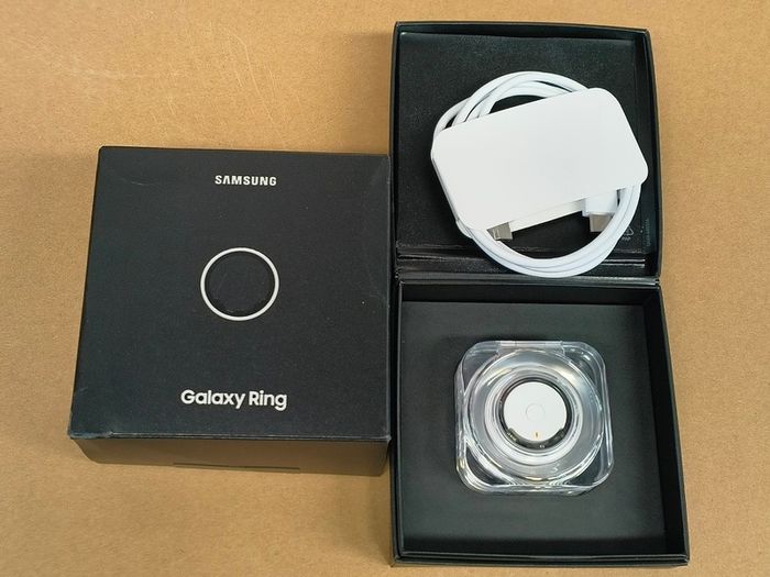 Genuine Samsung Galaxy Fitness Ring Charger Crystal Case Cradle Dock Different Sizes (New Open Box)